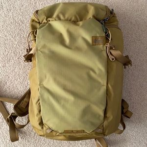 REI ruckpack 18L